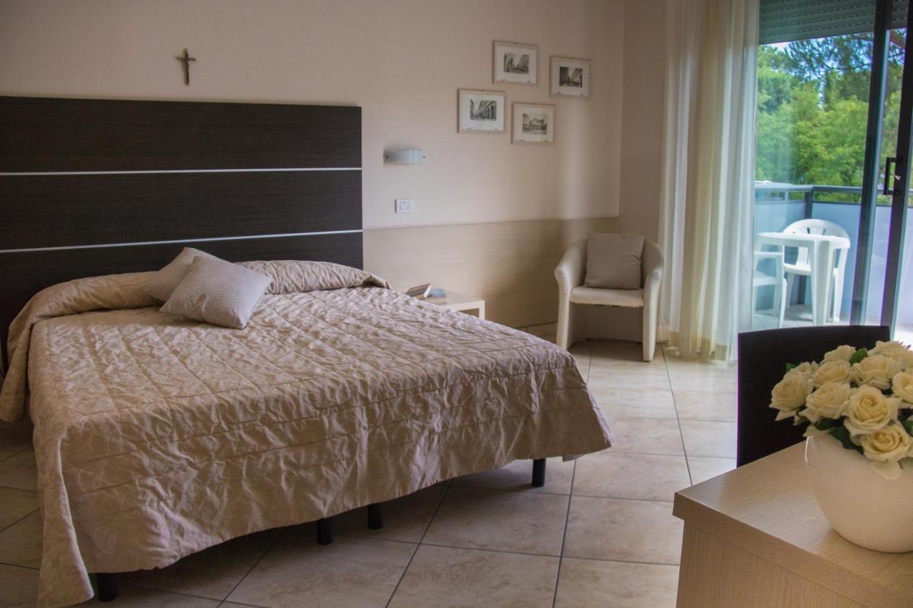 Renzo Hotel Cesenatico Exterior photo