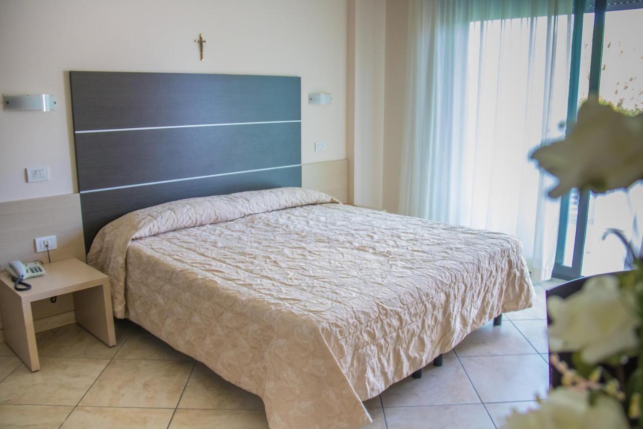 Renzo Hotel Cesenatico Exterior photo